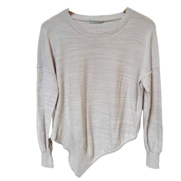 Skin World Wide Asymmetrical Hem Sweater in Creamy Beige M - Picture 1 of 10
